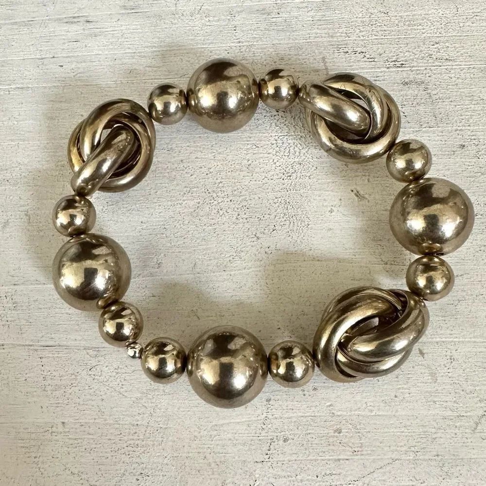 Silver tone stretchy bracelet